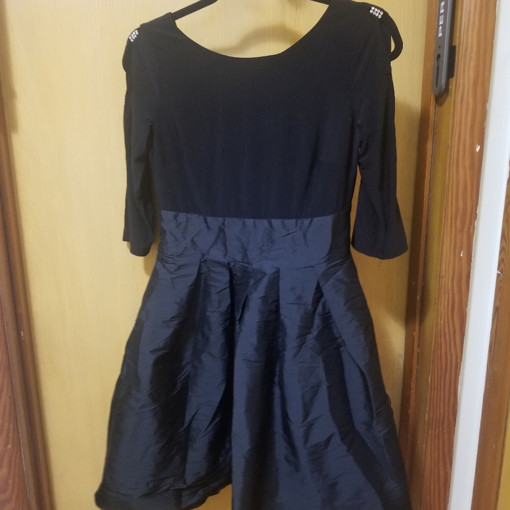 Dress - Picture 7 of 7